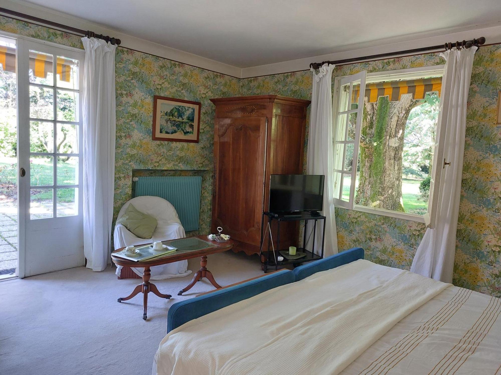 Les Allees Du Chateau Le Mazeau Exteriör bild